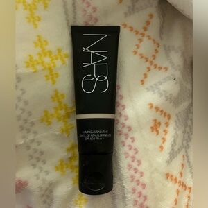 NARS luminous skin tint ALPS NWOB